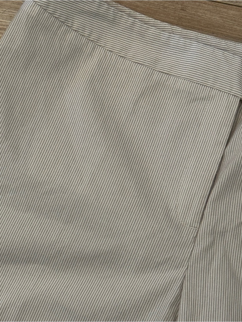 Chicos tan and white stripe shorts size 2.5/14 Classic Flat Front Casual